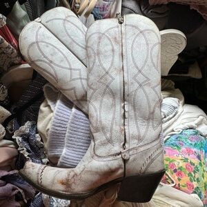 Tony Lama Geneva Boots In Vintage White Women’s Size 9